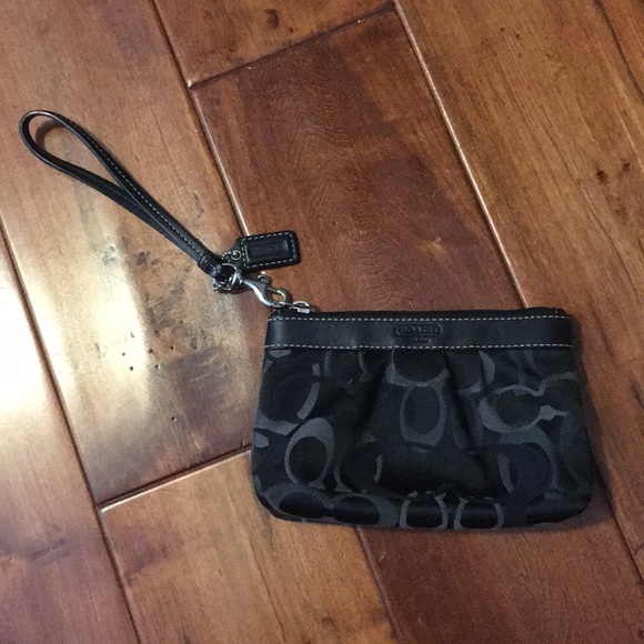 Coach Handbags - Coach Wristlet